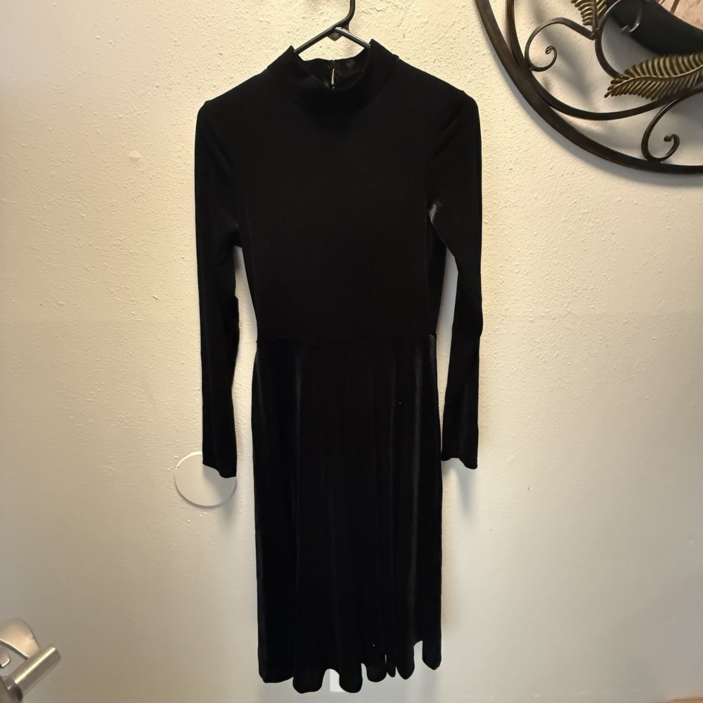 Black Velvet Mock Neck Midi Dress L Elegantā Long Sleeve Winter Party